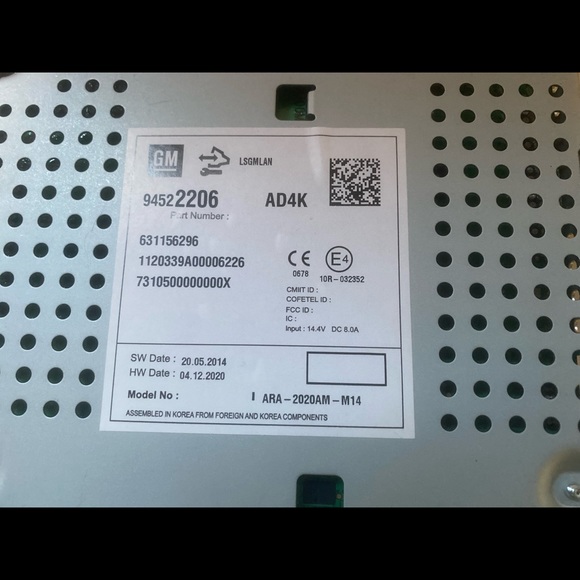 NEW GM Car Stereo and bezel - Picture 3 of 4